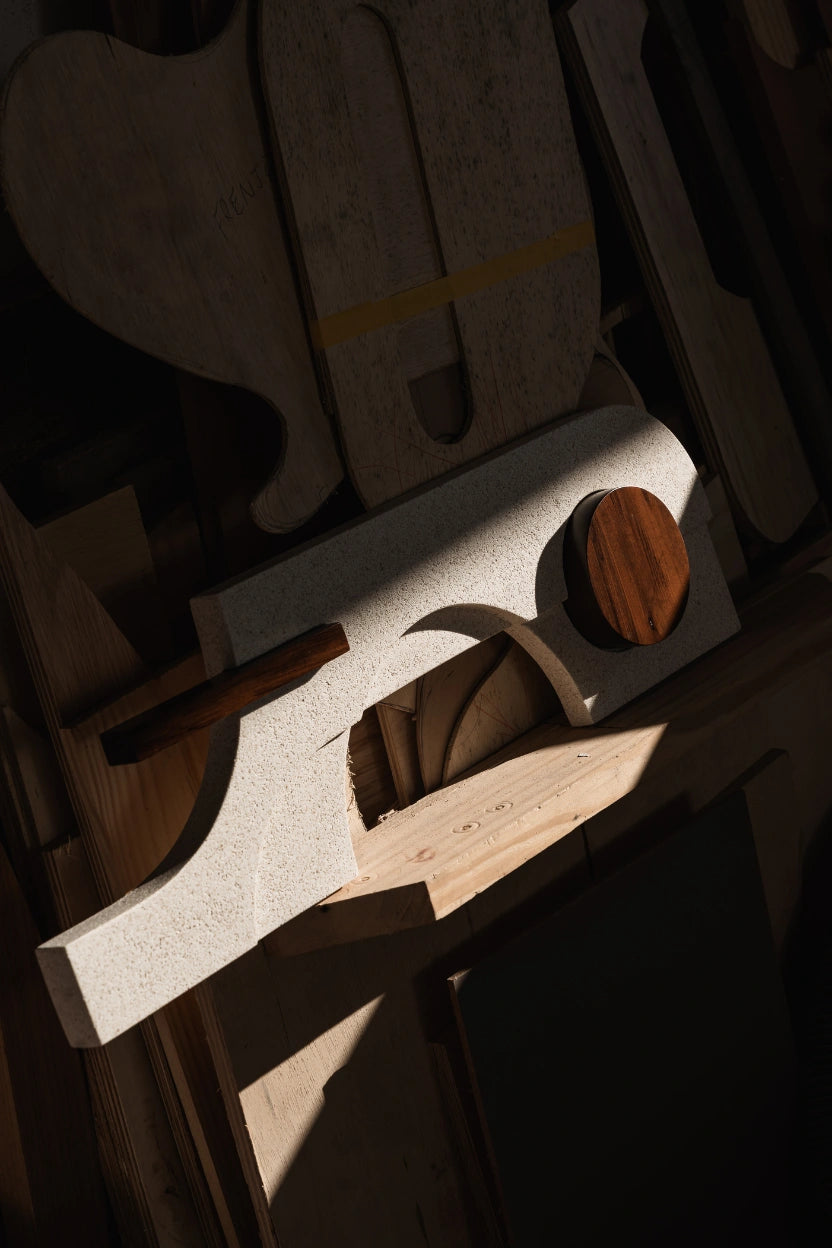 Escultura de parede Reticências